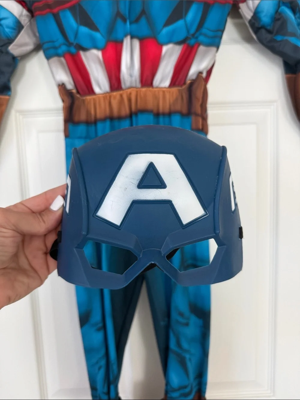 Kids Marvel Captain America Costume with Mask & Shield - Picture 12 of 16